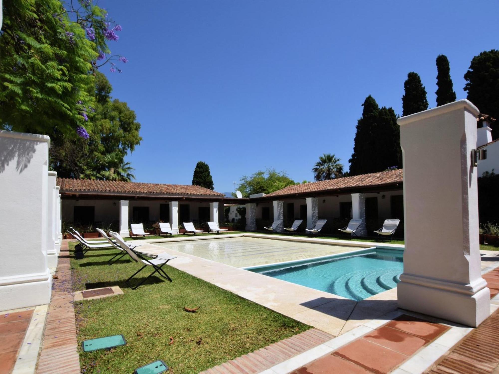 Villa Luxurious In With Swimming Pool