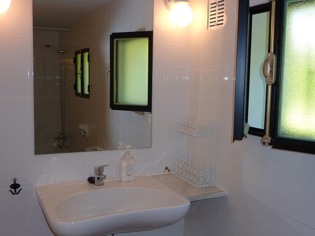 Luxurious In With Swimming Pool